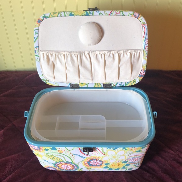 Padded Floral Sewing Box with Tray LIKE NEW - Picture 3 of 7